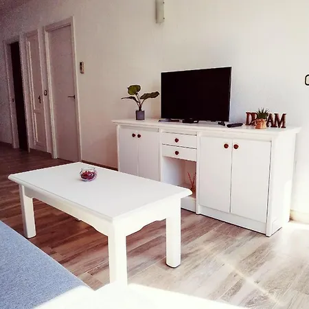 Ronda 4 - Boliches شقة فوينخيرولا